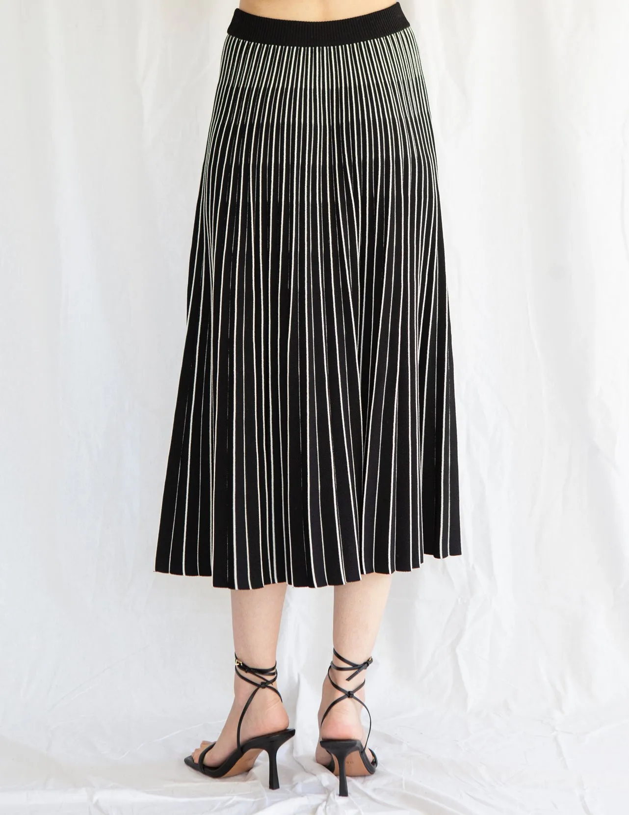 3D Knit Pleated Skirt Black