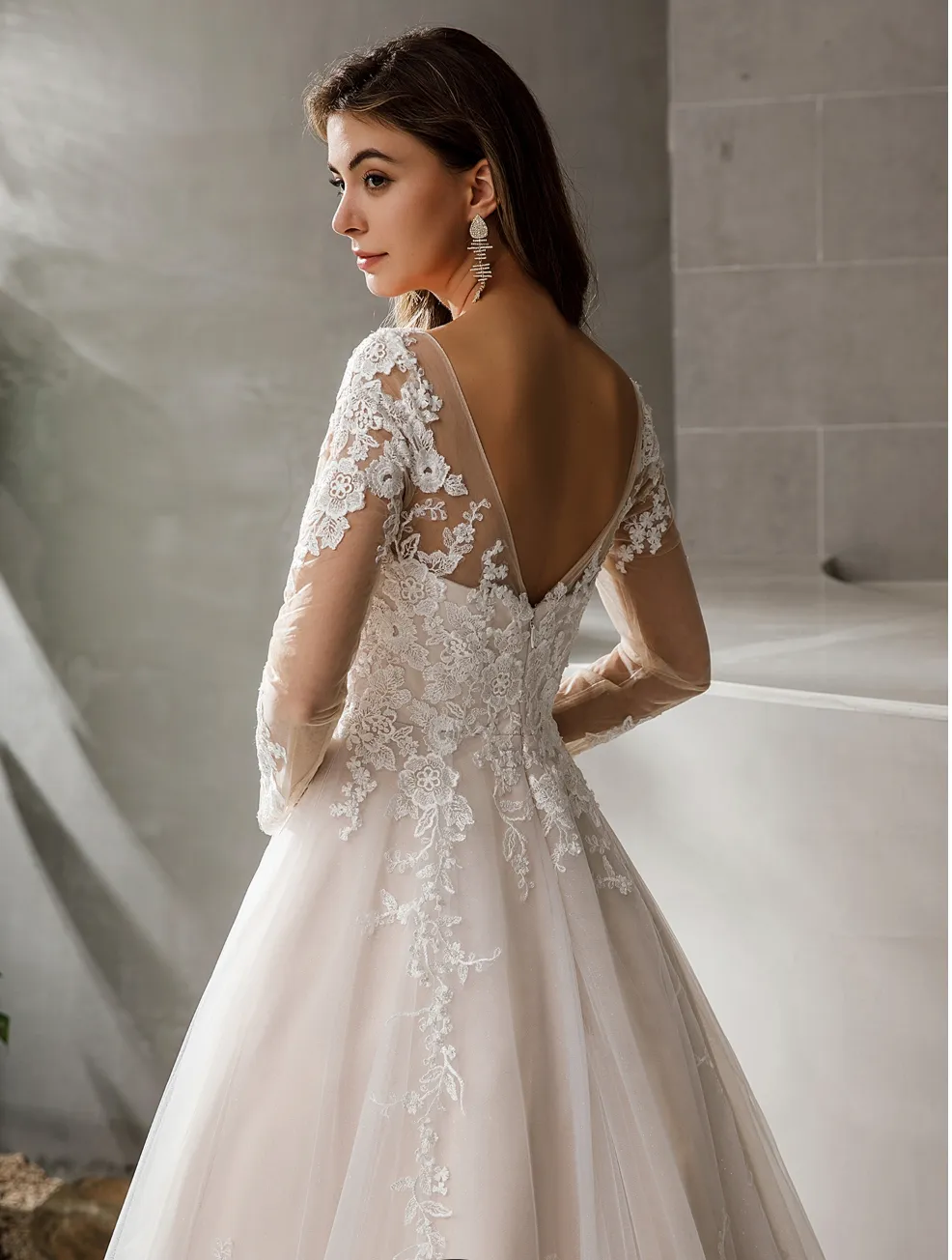 Classic Princess Wedding Dress With V-Neck and Long Sleeves